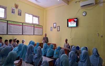 Sosialisasi Bahaya Narkoba oleh lembaga Kepolisian di MA Ibnu Husain